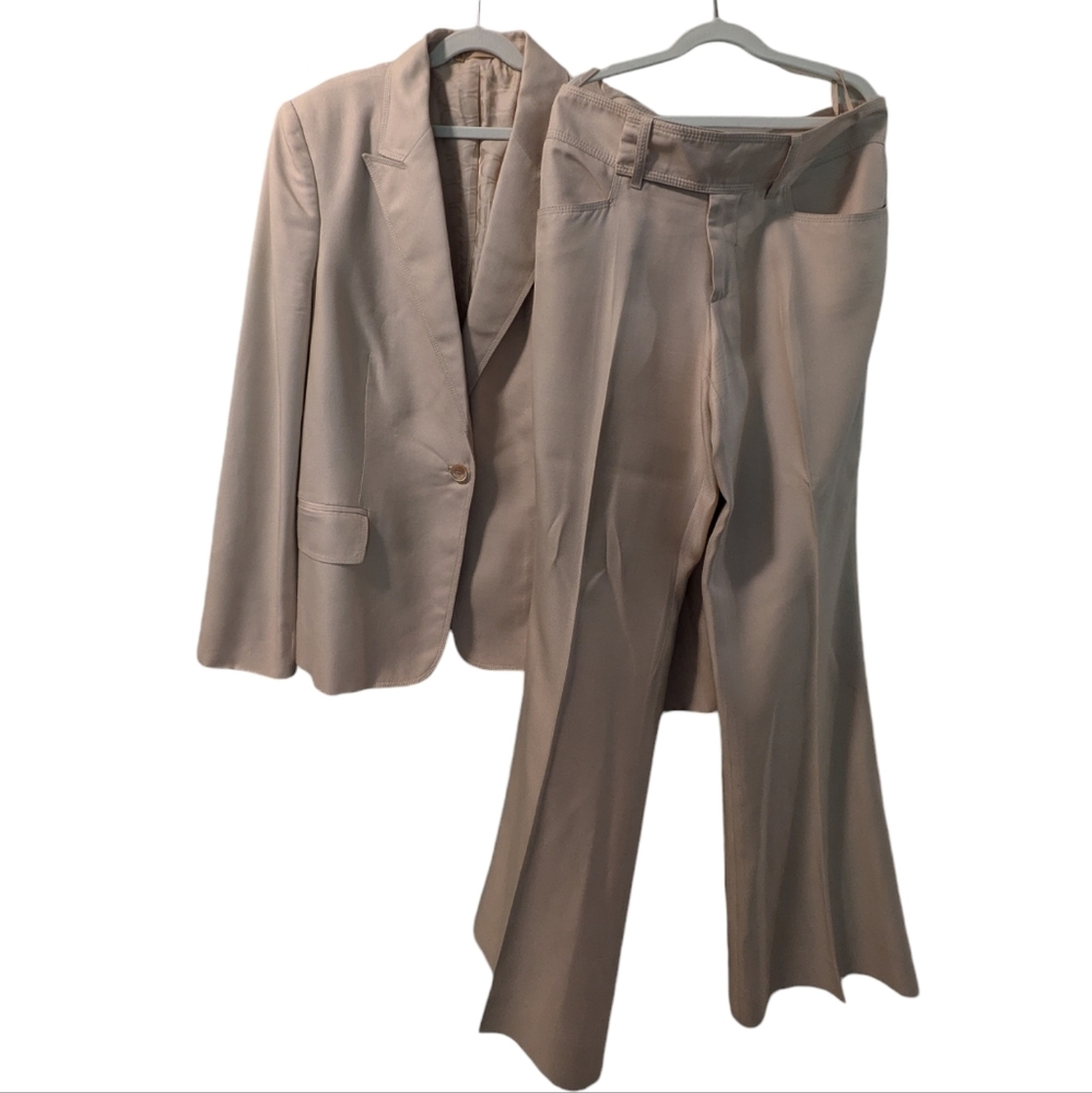 Women's Gucci Light Pink Suit Size 46